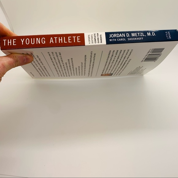 NWT The Young Athlete: A Sports Doctor's Complete Guide for Parents. Paperback. - Picture 5 of 6